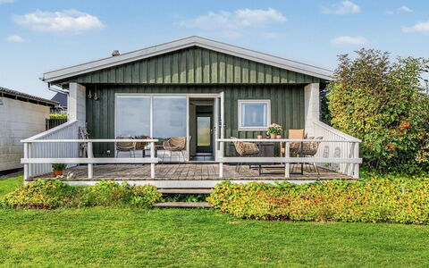 Edla - 35M from the Sea: Ciel, Meubles, Bois, Mobilier De Jardin, Table, Chaise, Nuage, Tableau De Plein Air, Dur, Planche