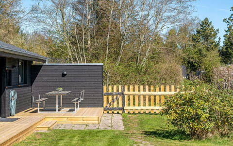 Gojko - from the Sea: Arbuste, Jardin, Couverture De Sol, Planche, Arrière-Cour, Dur, Siding, Chalet, Ombre, Cour