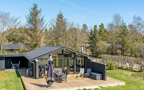 Gojko - from the Sea: Toit, Maison, Domicile, Chalet, Porte, Siding, Plate-Forme, Porche, Planche, Dur