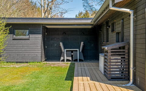 Gojko - from the Sea: Toit, Maison, Domicile, Chalet, Porte, Siding, Plate-Forme, Porche, Planche, Dur