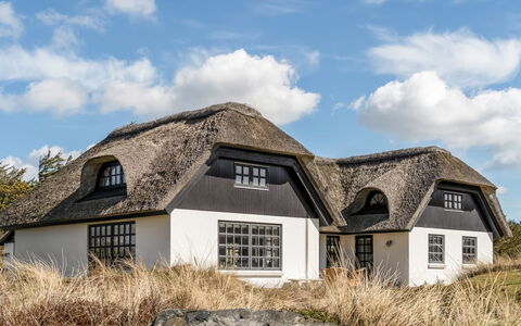 Dorit - 450M from the Sea: Bleu, Chalet, Maison, Domicile, Ferme, Biens, Siding