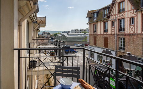 Victoria: Meubles, Chaise, Mobilier De Jardin, Tableau De Plein Air, Patio, Table Cuisine Et Salle A Manger, Ombre, Conception, Structure En Plein Air, Table Basse