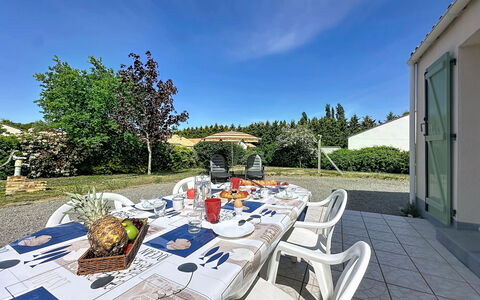 Côté Lierre: Meubles, Chaise, Mobilier De Jardin, Tableau De Plein Air, Patio, Table Cuisine Et Salle A Manger, Ombre, Conception, Structure En Plein Air, Table Basse