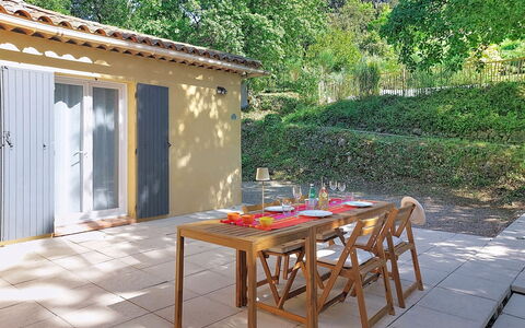 Le Boris: Meubles, Chaise, Mobilier De Jardin, Tableau De Plein Air, Patio, Table Cuisine Et Salle A Manger, Ombre, Conception, Structure En Plein Air, Table Basse