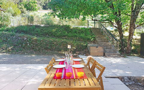 Le Boris: Meubles, Chaise, Mobilier De Jardin, Tableau De Plein Air, Patio, Table Cuisine Et Salle A Manger, Ombre, Conception, Structure En Plein Air, Table Basse