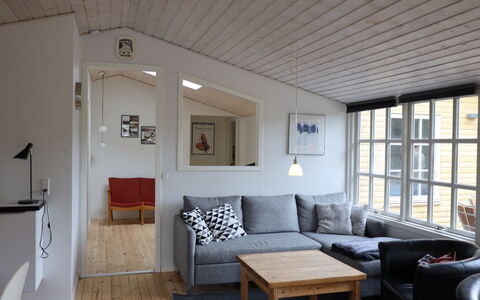 Momo - 2.8Km from the Sea: Meubles, Canapé, Bois, Design Intérieur, Sol, Sol, Salon, Pièce, Plafond