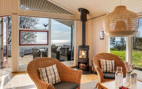 Stefan - 50M from the Sea: Bois, Meubles, Design Intérieur, Plafond, Sol, Sol, Domicile, Porche, Dur, Chaise