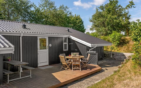 Stefan - 50M from the Sea: Toit, Maison, Domicile, Chalet, Porte, Siding, Plate-Forme, Porche, Planche, Dur