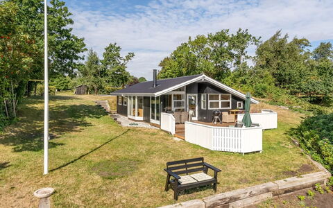Stefan - 50M from the Sea: Toit, Maison, Domicile, Chalet, Porte, Siding, Plate-Forme, Porche, Planche, Dur