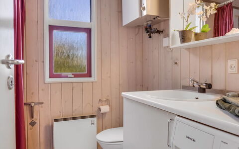 Stefan - 50M from the Sea: Mur, Bois, Luminaire Plomberie, Sol, Sol, Évier, Lavabo, Design Intérieur, Salle De Bains, Plomberie