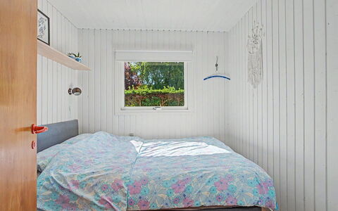 Jani - 620M from the Sea: Bois, Chambre, Design Intérieur, Lit, Drap De Lit, Sol, Sol, Literie, Plafond, Meubles