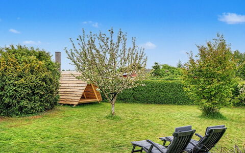 Jarik - 340M from the Sea: Arbuste, Jardin, Pelouse, Cour, Aménagement Paysager, Arrière-Cour, Parc, Mobilier De Jardin