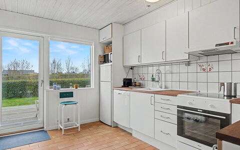 Jarik - 340M from the Sea: Bois, Sol, Sol, Cuisine, Principaux Appliance, Design Intérieur, Plafond, Domicile, Appareil De Cuisine, Composite