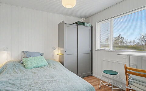 Jarik - 340M from the Sea: Design Intérieur, Plafond, Bois, Chambre, Sol, Sol, Lit, Drap De Lit, Pièce, Literie