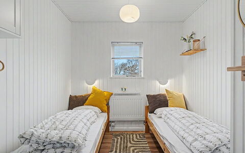 Jarik - 340M from the Sea: Bois, Sol, Sol, Plafond, Design Intérieur, Chambre, Lit, Pièce, Literie, Drap De Lit