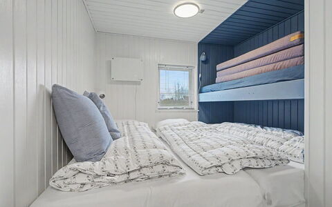 Jarik - 340M from the Sea: Chambre, Bois, Lit, Drap De Lit, Sol, Literie, Sol, Design Intérieur, Plafond, Linge