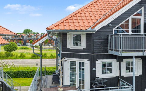 Andine - 375M from the Sea: Bois, Parquet, Sol, Dur, Planche, Tache De Bois, Plate-Forme, Sol, Domicile, Siding