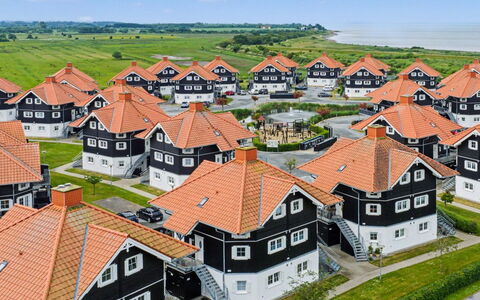 Andine - 375M from the Sea: Bois, Parquet, Sol, Dur, Planche, Tache De Bois, Plate-Forme, Sol, Domicile, Siding