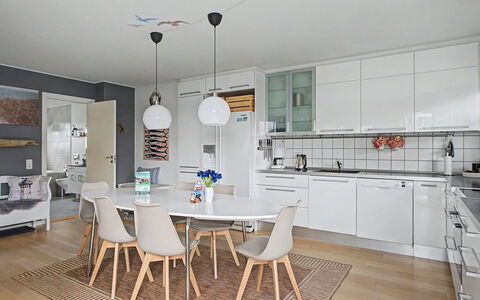 Andine - 375M from the Sea: Bois, Parquet, Sol, Dur, Planche, Tache De Bois, Plate-Forme, Sol, Domicile, Siding