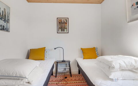 Jaskirt - 400M from the Sea: Lit, Chambre, Design Intérieur, Mur, Sol, Sol, Bois, Drap De Lit, Literie, Meubles