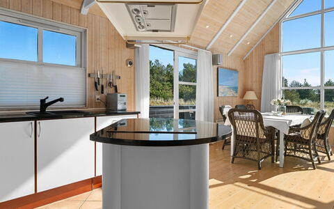 Yanne - 550M from the Sea: Bois, Cuisine, Design Intérieur, Sol, Meubles, Appareil De Cuisine, Plafond, Comptoir, Éclairage, Sol