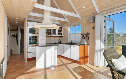 Yanne - 550M from the Sea: Sol, Bois, Sol, Design Intérieur, Plafond, Parquet, Domicile, Cuisine, Luminaire, Pièce