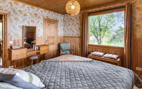 Ohola: Chambre, Meubles, Design Intérieur, Lit, Bois, Drap De Lit, Literie, Plafond, Pièce, Sol
