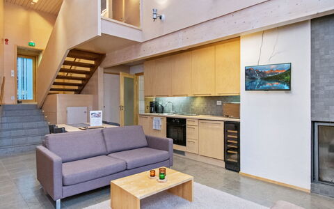Villa Sinikka 1: Design Intérieur, Meubles, Sol, Bois, Canapé, Sol, Plafond, Salon, Pièce, Éclairage
