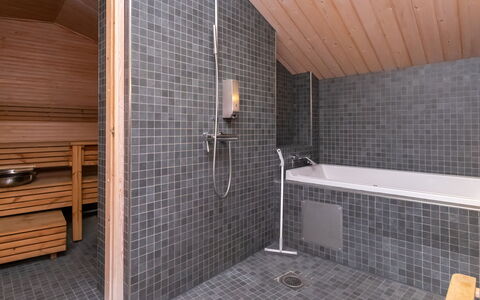 Villa Antti: Sol, Bois, Sol, Luminaire Plomberie, Design Intérieur, Plafond, Composite, Plomberie, Tuile, Salle De Bains