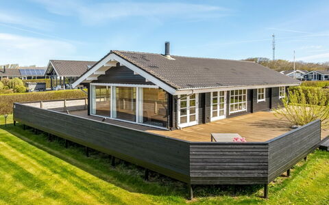 Burghar - 300M to the Fjord: Meubles, Design Intérieur, Bois, Plafond, Sol, Sol, Parquet, Table Cuisine Et Salle A Manger, Table, Luminaire