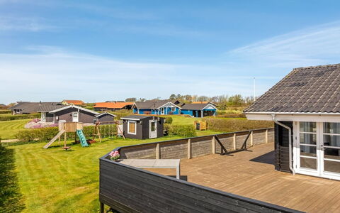 Burghar - 300M to the Fjord: Meubles, Design Intérieur, Bois, Plafond, Sol, Sol, Parquet, Table Cuisine Et Salle A Manger, Table, Luminaire