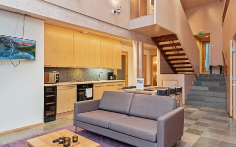 Villa Hanna: Meubles, Design Intérieur, Sol, Canapé, Bois, Sol, Salon, Appartement, Plafond, Pièce