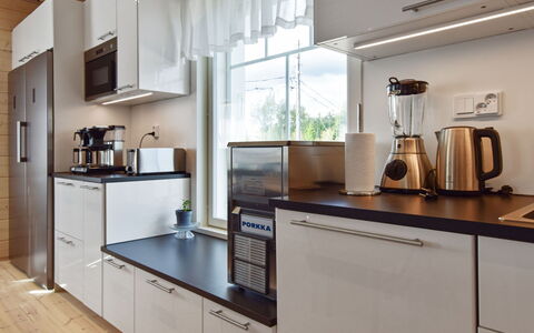 Villa Ruuska: Appareil De Cuisine, Cuisine, Comptoir, Cabinetry, Design Intérieur, Principaux Appliance, Meubles, Électroménager, Sol, Bois