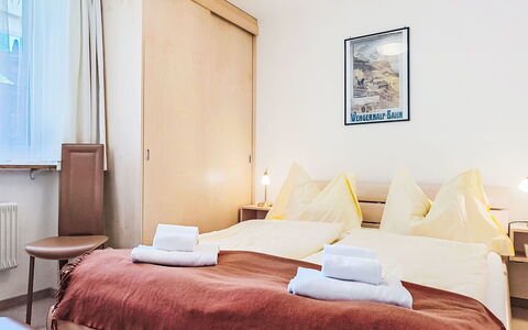 Holiday Apt. T: Design Intérieur, Éclairage, Lit, Chambre, Meubles, Drap De Lit, Appartement, Literie, Cadre De Lit, Rideau