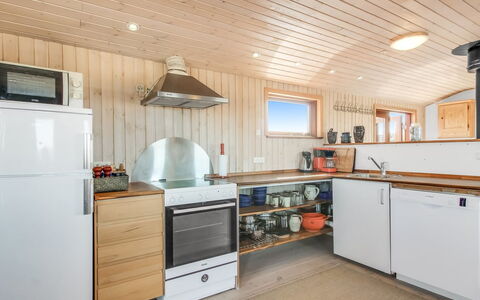 Bena - 300M from the Sea: Bois, Sol, Sol, Plafond, Tache De Bois, Dur, Cuisine, Planche, Comptoir, Contre-Plaqué