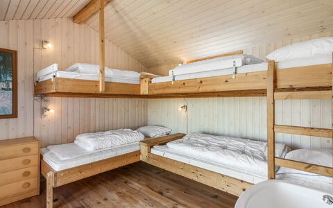 Bena - 300M from the Sea: Lit Superposé, Bois, Design Intérieur, Lit, Chambre, Plafond, Meubles, Sol, Cadre De Lit, Tache De Bois