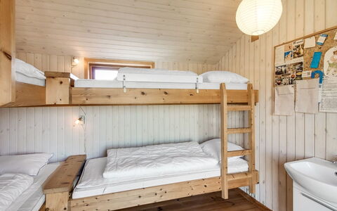 Bena - 300M from the Sea: Lit Superposé, Bois, Chambre, Lit, Meubles, Design Intérieur, Sol, Plafond, Sol, Tache De Bois