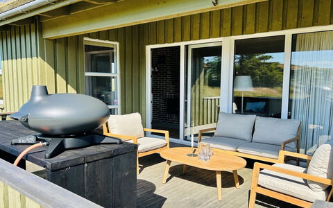 Sighfrith - 500M from the Sea: Bois, Mobilier De Jardin, Meubles, Chaise, Tache De Bois, Dur, Patio, Ombre, Jardin, Cour