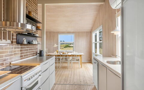 Sighfrith - 500M from the Sea: Cuisine, Sol, Bois, Sol, Design Intérieur, Comptoir, Plafond, Parquet, Meubles, Cabinetry