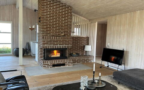 Sighfrith - 500M from the Sea: Bois, Sol, Meubles, Design Intérieur, Sol, Foyer, Salon, Plafond, Pièce, Brique