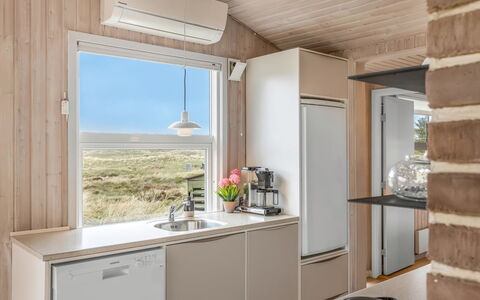 Sighfrith - 500M from the Sea: Sol, Sol, Électroménager, Cuisine, Appareil De Cuisine, Principaux Appliance, Plafond, Comptoir, Évier, Tache De Bois