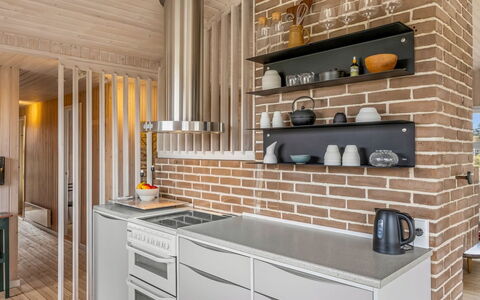 Sighfrith - 500M from the Sea: Cuisine, Mur, Comptoir, Bois, Design Intérieur, Appareil De Cuisine, Meubles, Sol, Plafond, Luminaire