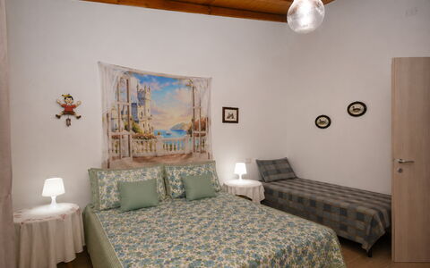 Villa Mameli: Meubles, Lit, Design Intérieur, Chambre, Literie, Drap De Lit, Sol, Linge, Sol, Bois