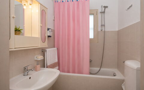 Villa Mameli: Salle De Bains, Luminaire Plomberie, Lavabo, Design Intérieur, Évier, Sol, Sol, Robinet, Plomberie, Pièce