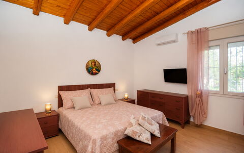 Villa Mameli: Meubles, Design Intérieur, Sol, Sol, Bois, Lit, Chambre, Plafond, Pièce, Drap De Lit