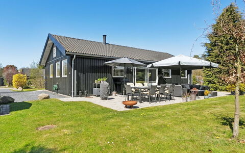 Loreia - 1.4Km from the Sea: Meubles, Mobilier De Jardin, Vaisselle, Table, Drinkware, Chaise, Tableau De Plein Air, Aliments, Bouteille