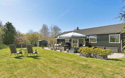 Loreia - 1.4Km from the Sea: Meubles, Mobilier De Jardin, Vaisselle, Table, Drinkware, Chaise, Tableau De Plein Air, Aliments, Bouteille