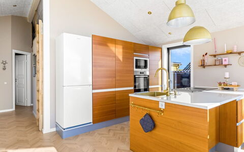 Sighrik - 25M from the Sea: Design Intérieur, Sol, Meubles, Comptoir, Sol, Cuisine, Bois, Cabinetry, Plafond, Parquet
