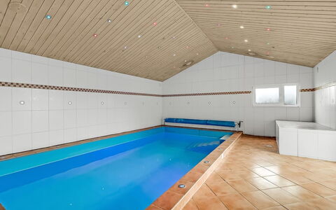 Wenke - 300M to the Fjord: Meubles, Design Intérieur, Chaise, Sol, Table, Recours, Sol, Plafond, Pièce, Eco Hôtel