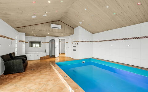 Wenke - 300M to the Fjord: Meubles, Design Intérieur, Chaise, Sol, Table, Recours, Sol, Plafond, Pièce, Eco Hôtel